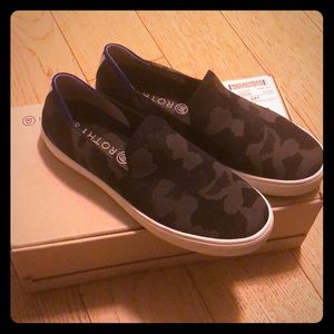 Size 9 Rothy’s sneakers black camo